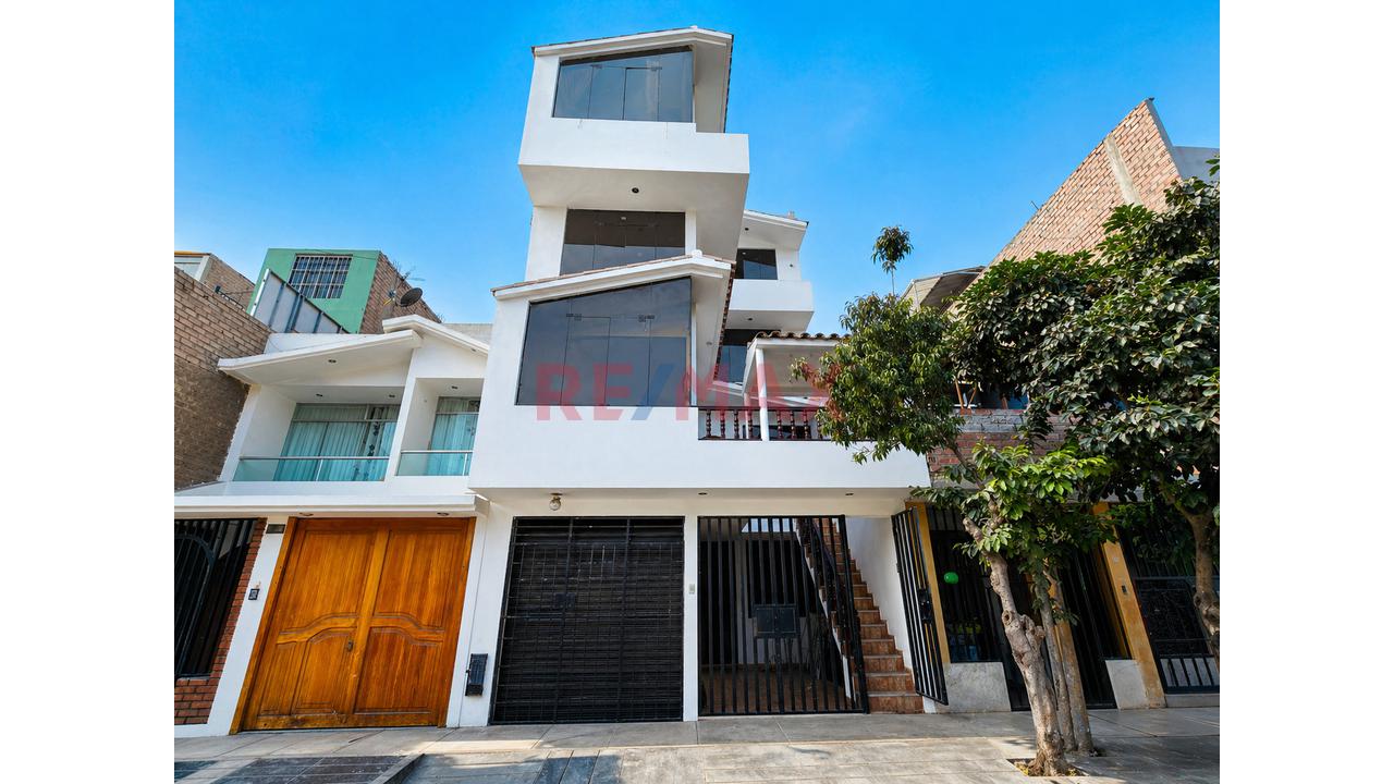 Venta De Casa De 4 Pisos Con Local Y Alto Potencial De Renta En Vipol De Naranjal,  San Martín De Porres