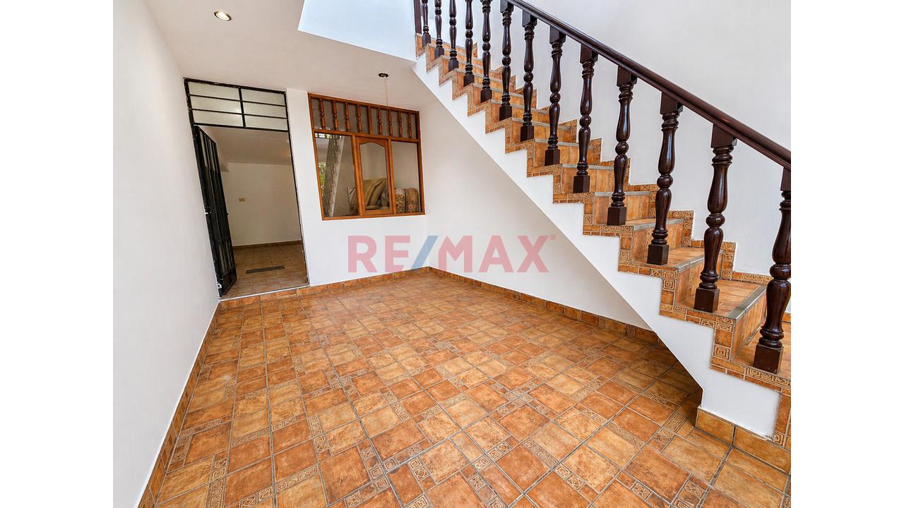 Venta De Casa De 4 Pisos Con Local Y Alto Potencial De Renta En Vipol De Naranjal,  San Martín De Porres — foto 2