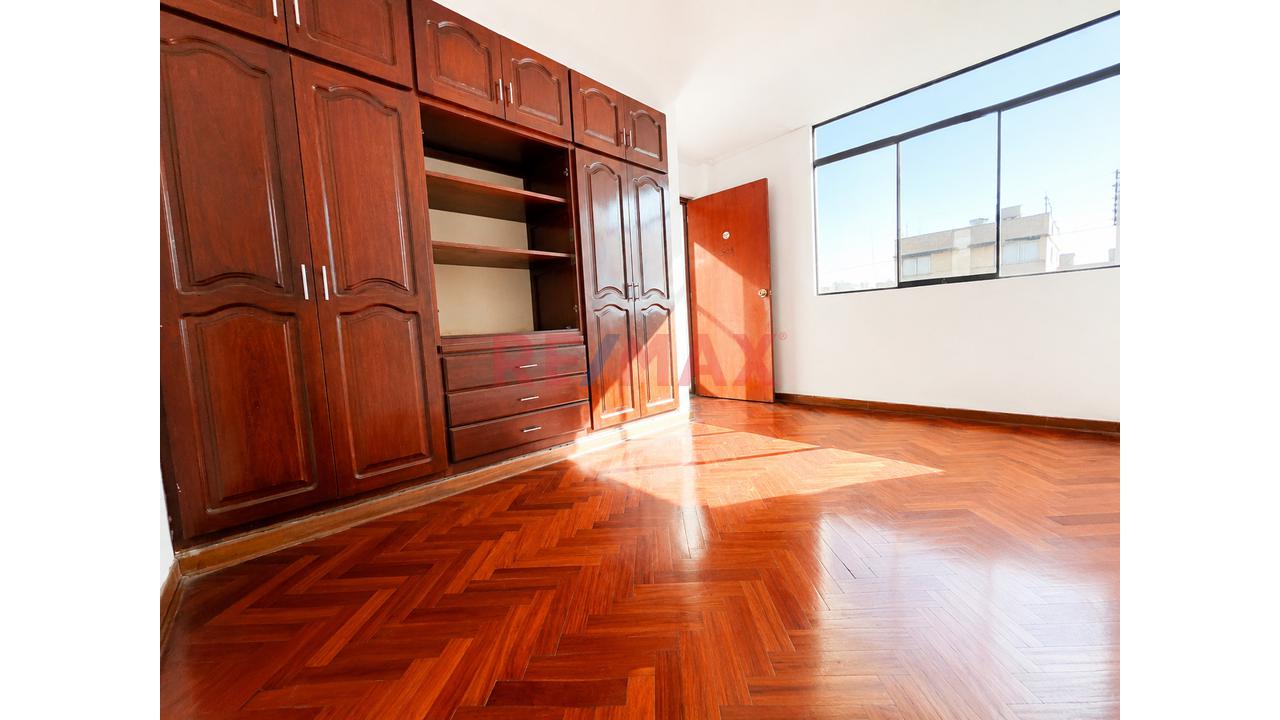 Venta De Casa De 4 Pisos Con Local Y Alto Potencial De Renta En Vipol De Naranjal,  San Martín De Porres — foto 12
