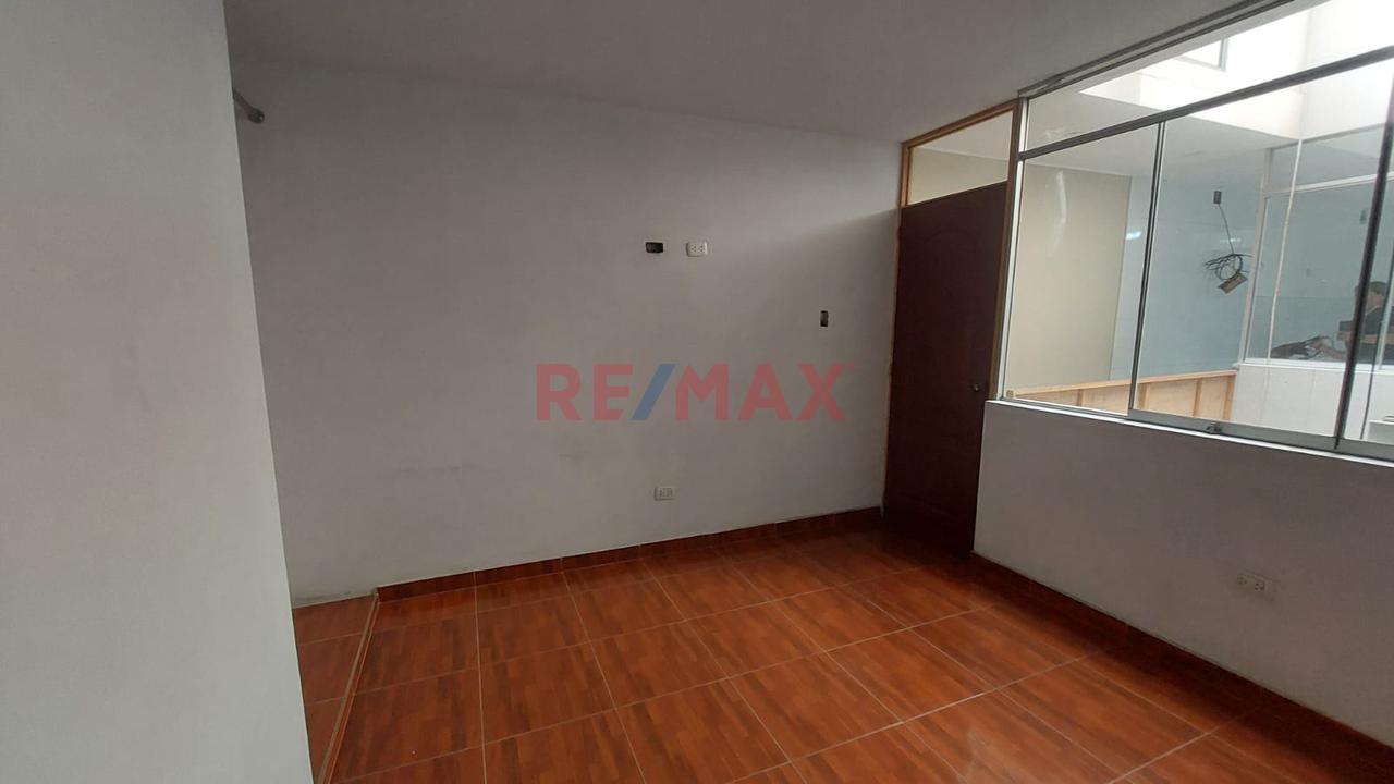🏡✨ ¡Amplio Departamento De 220 M² En Alquiler En Ate! ✨🏡 — foto 8