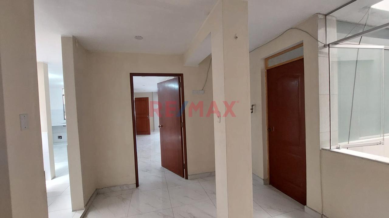 🏡✨ ¡Amplio Departamento De 220 M² En Alquiler En Ate! ✨🏡 — foto 6