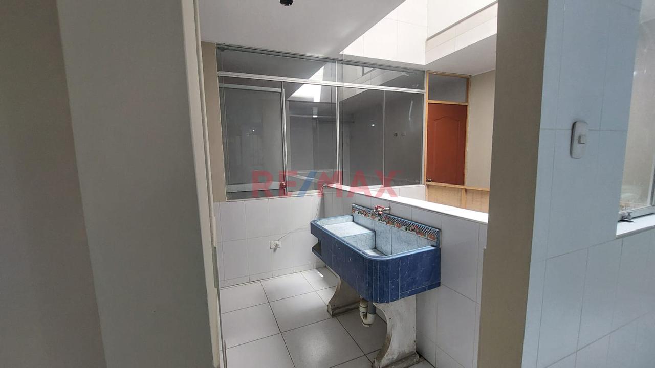 🏡✨ ¡Amplio Departamento De 220 M² En Alquiler En Ate! ✨🏡 — foto 11