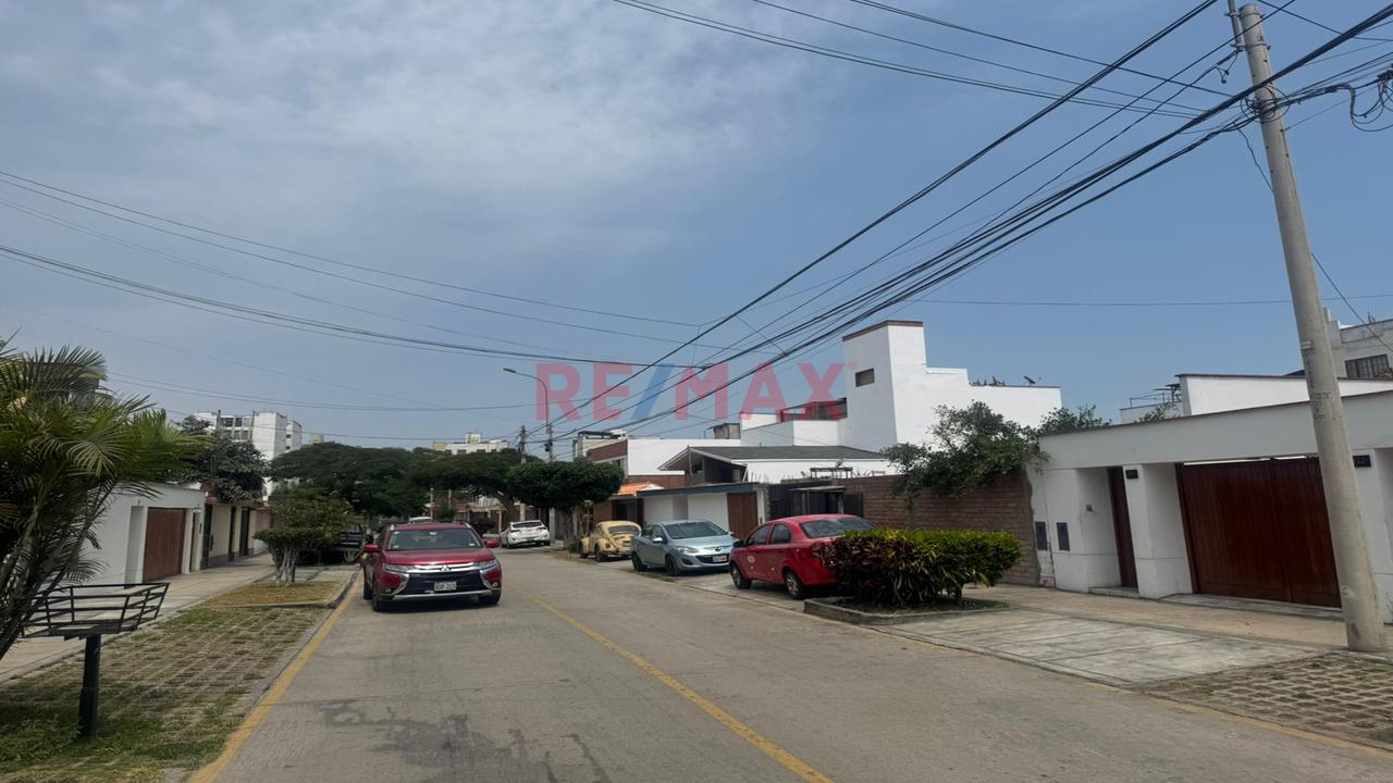 Terreno en Venta ubicado en Calle Rodin 156 Mz. C-10 Lt 12 San Borja Sur Vi Etapa Terreno en Venta ubicado en Calle Rodin 156 Mz. C-10 Lt 12 San Borja Sur Vi Etapa