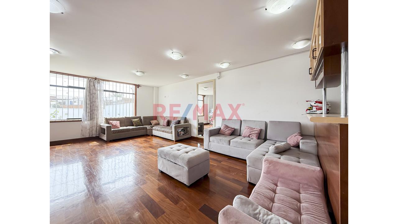 Venta De Casa En La Molina Urb Las Lagunas — foto 2