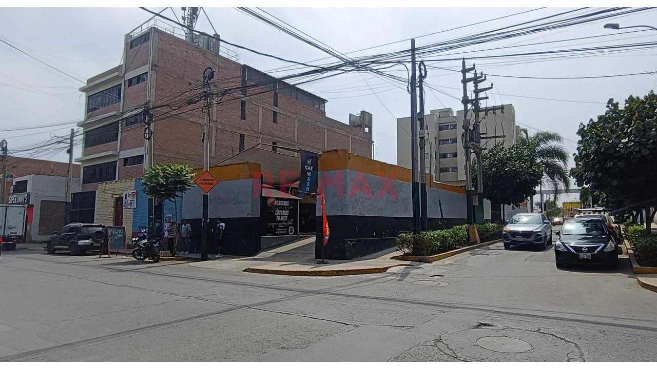 Se Vende Local Comercial De 584M² En Esquina - Surco - 3