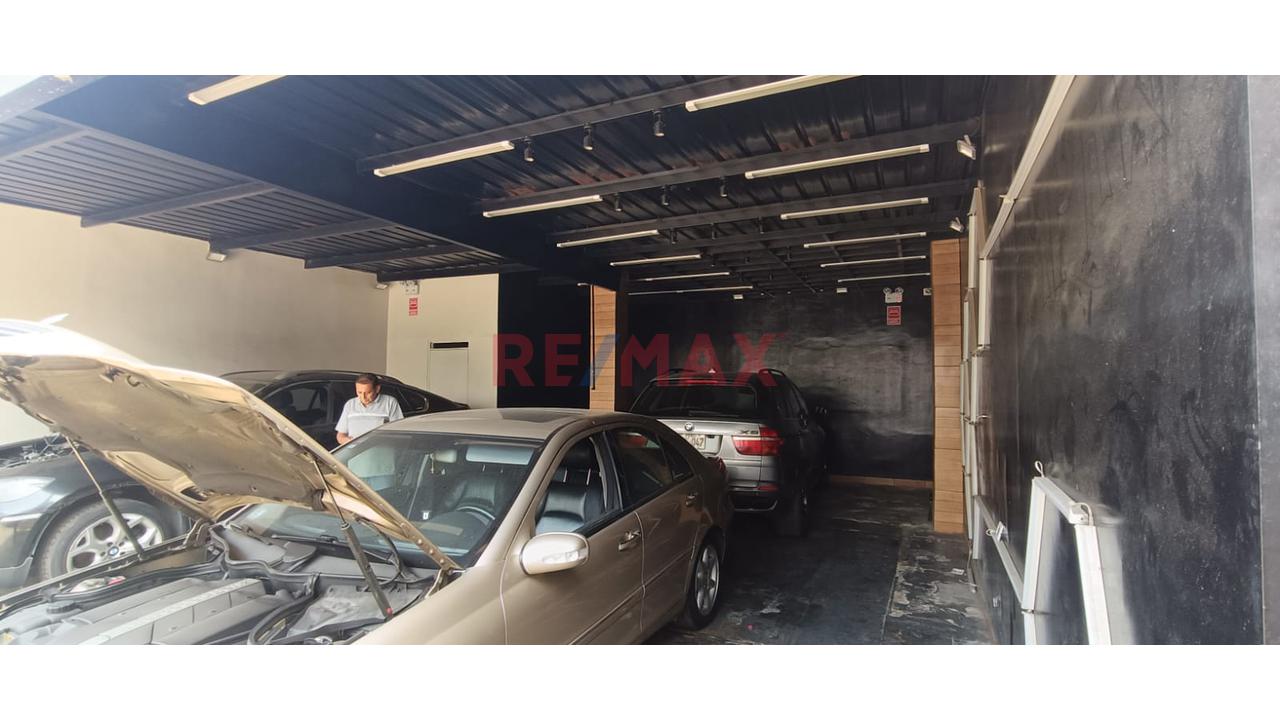 Se Vende Local Comercial De 584M² En Esquina - Surco - 10