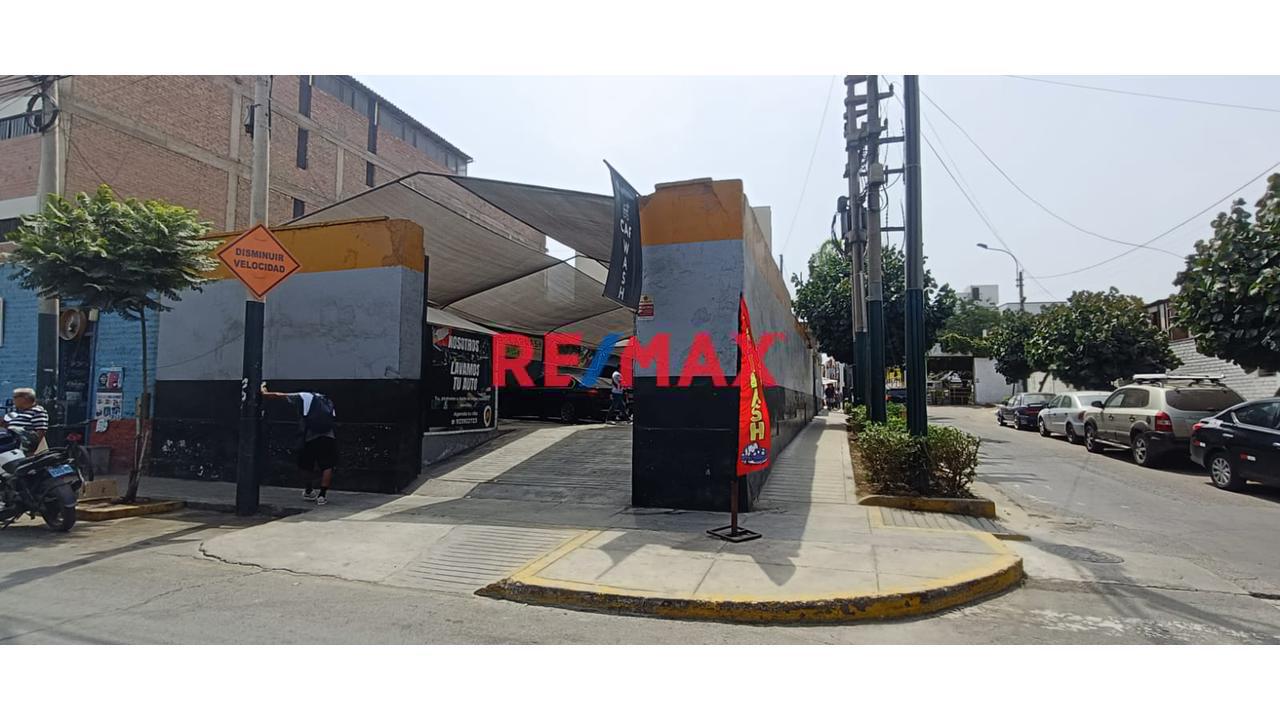 Se Vende Local Comercial De 584M² En Esquina - Surco