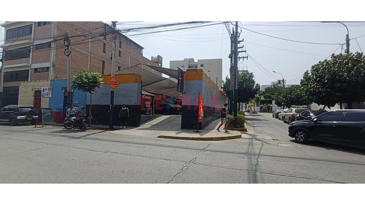 Se Vende Local Comercial De 584M² En Esquina - Surco - 2