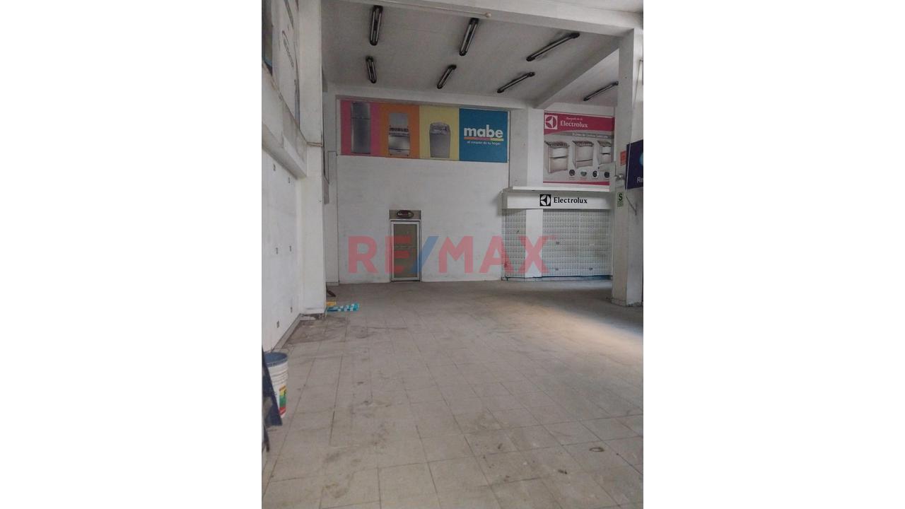 🏢 ¡Amplio Local Comercial En Alquiler - 3