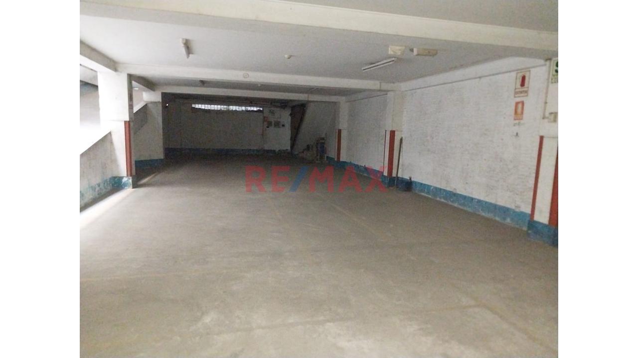 🏢 ¡Amplio Local Comercial En Alquiler - 6