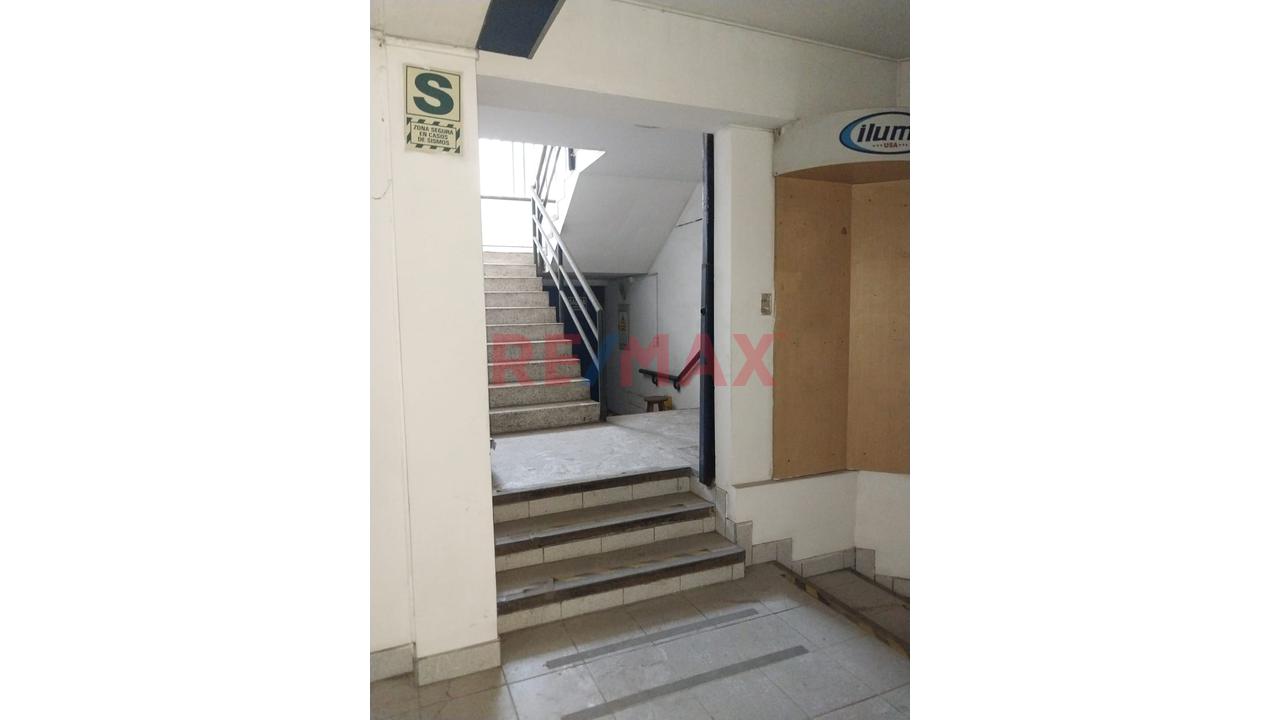 🏢 ¡Amplio Local Comercial En Alquiler - 14
