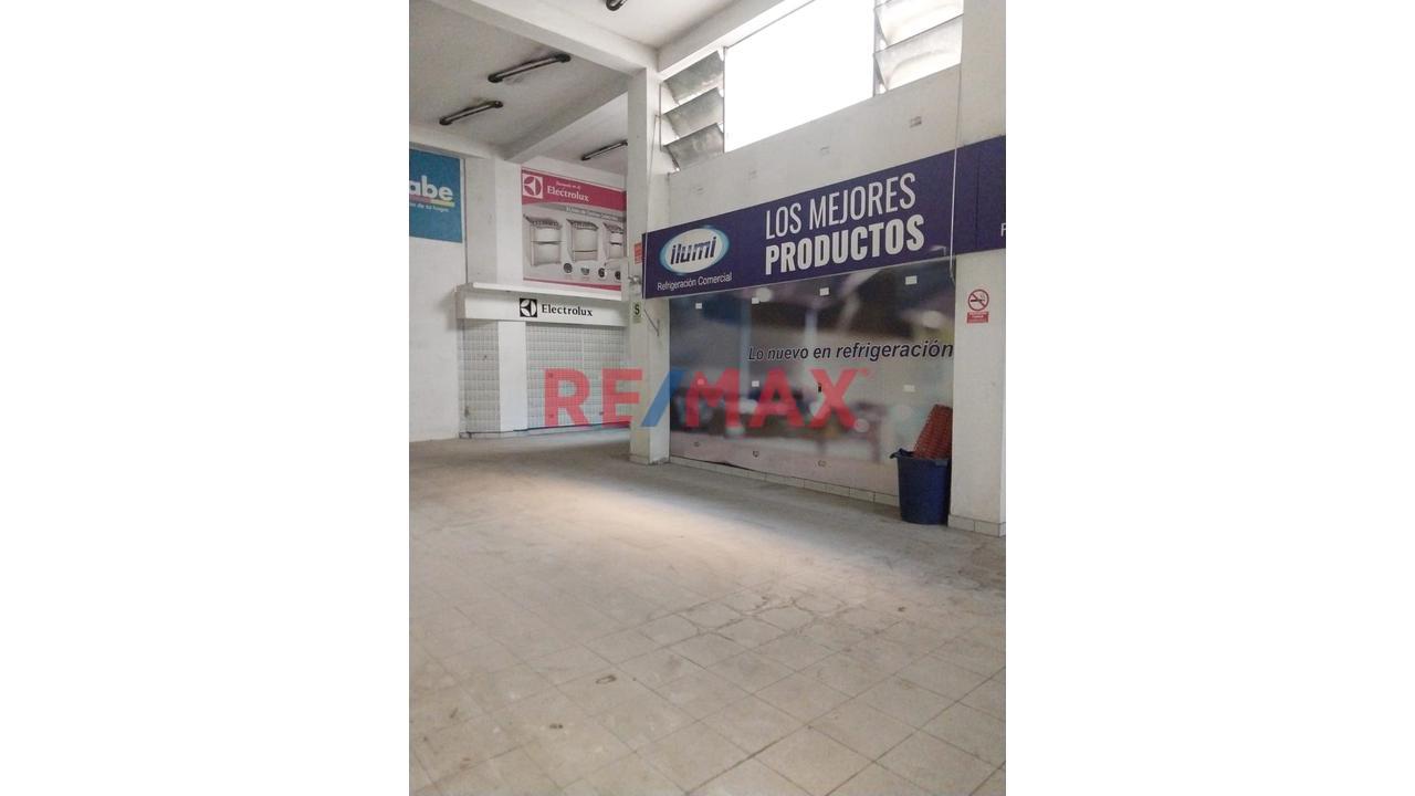 🏢 ¡Amplio Local Comercial En Alquiler - 1