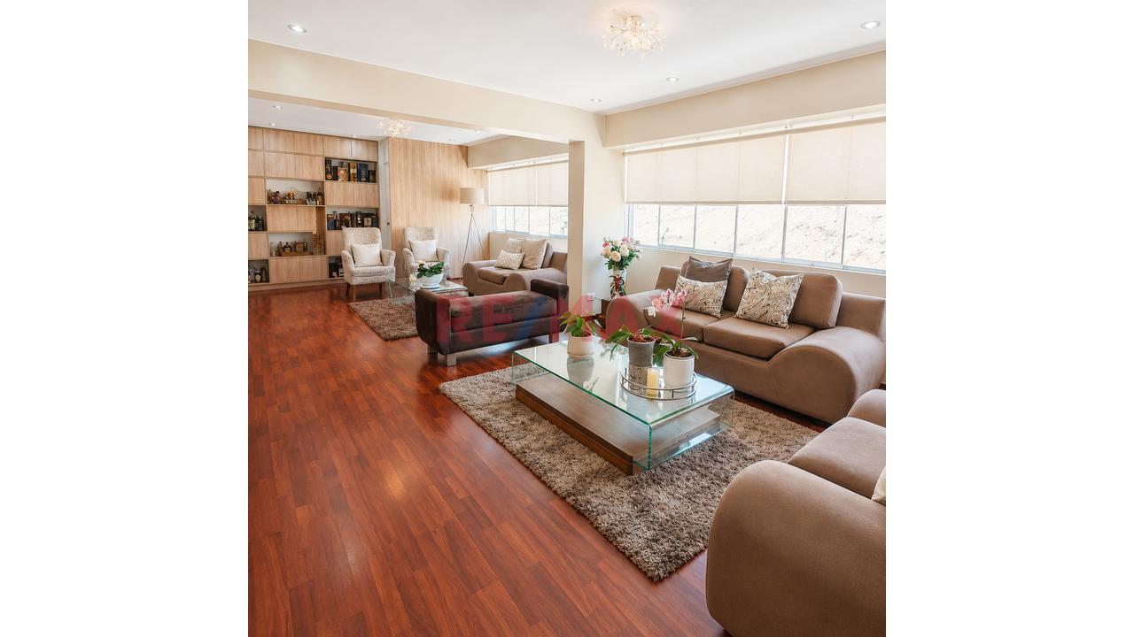 Bajo De Precio !!  Venta De Hermoso Triplex — foto 2
