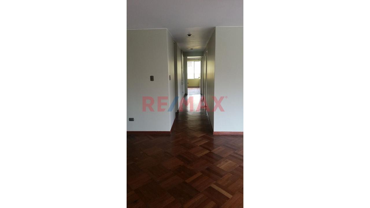 Venta De Amplio Departamento De 102 M² En La Perla Con Excelente Ubicación — foto 8