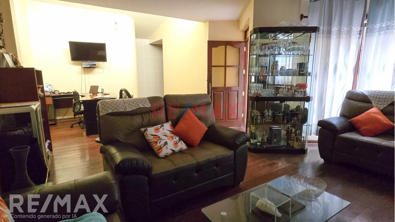 Alquilo Local Comercial En Primer Piso 216 M2 - El Ejercito, Miraflores - 4