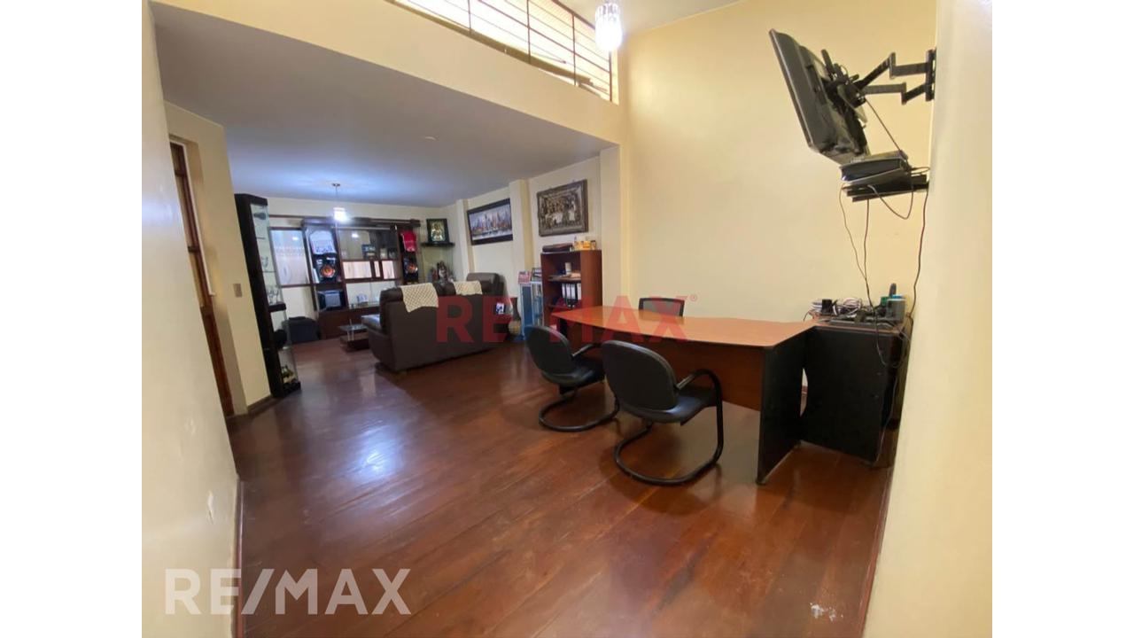 Alquilo Local Comercial En Primer Piso 216 M2 - El Ejercito, Miraflores - 6