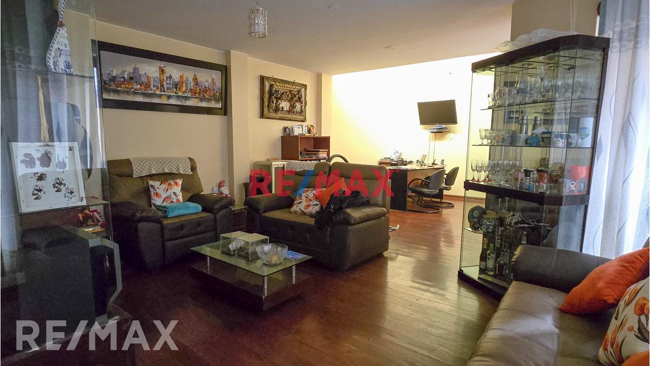 Alquilo Local Comercial En Primer Piso 216 M2 - El Ejercito, Miraflores - 1