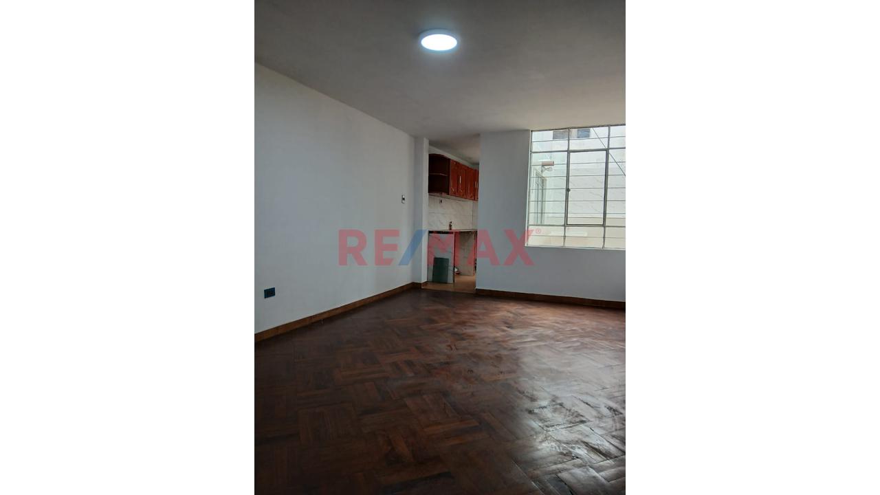 Oportunidad De Venta En Cercado De Lima - 13