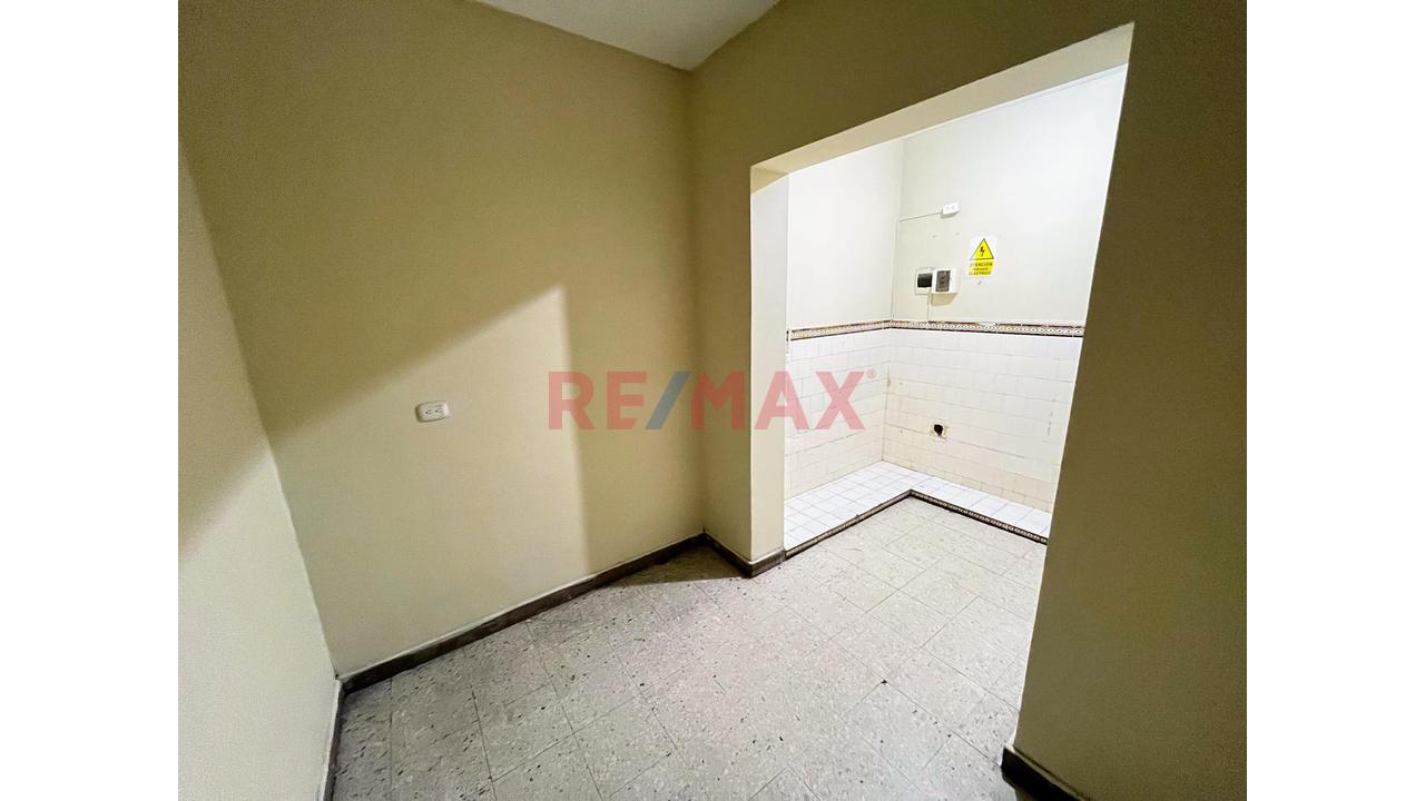 Gran Oportunidad De Alquilar En Linsidro!!.. Tu Oficina En Primer Piso De 90M2 Con 3 Ambientes - 10