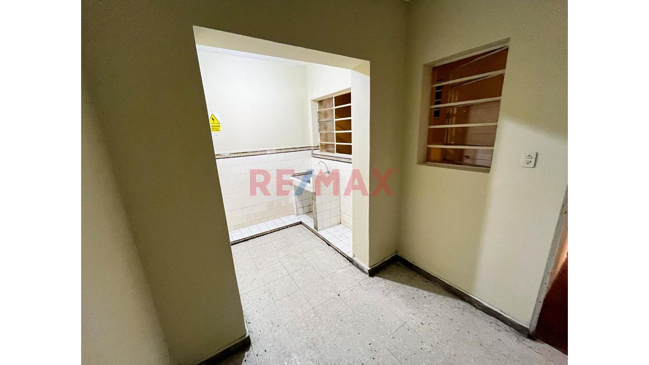 Gran Oportunidad De Alquilar En Linsidro!!.. Tu Oficina En Primer Piso De 90M2 Con 3 Ambientes - 11
