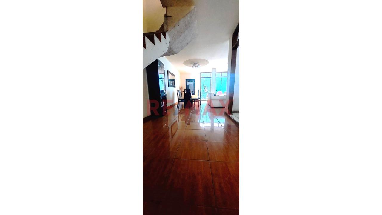 Venta De Casa Frente A Campo Deportivo El Roble Carabayllo — foto 2