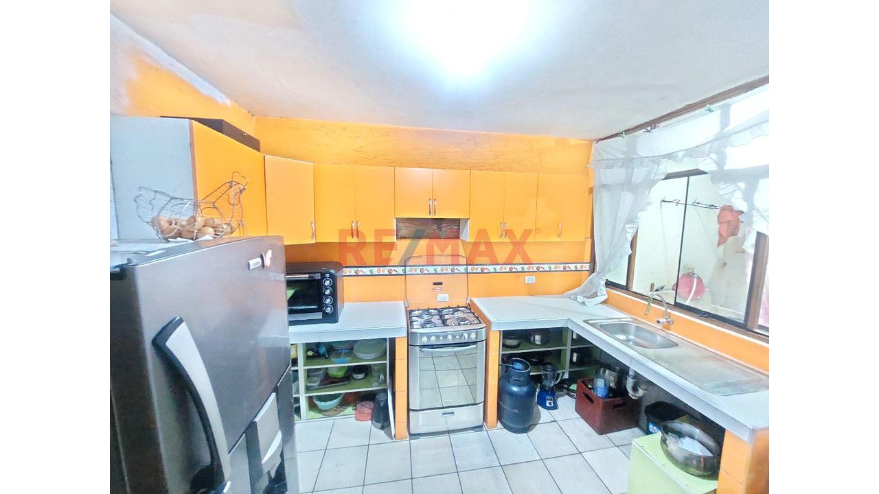 Venta De Casa Frente A Campo Deportivo El Roble Carabayllo — foto 3