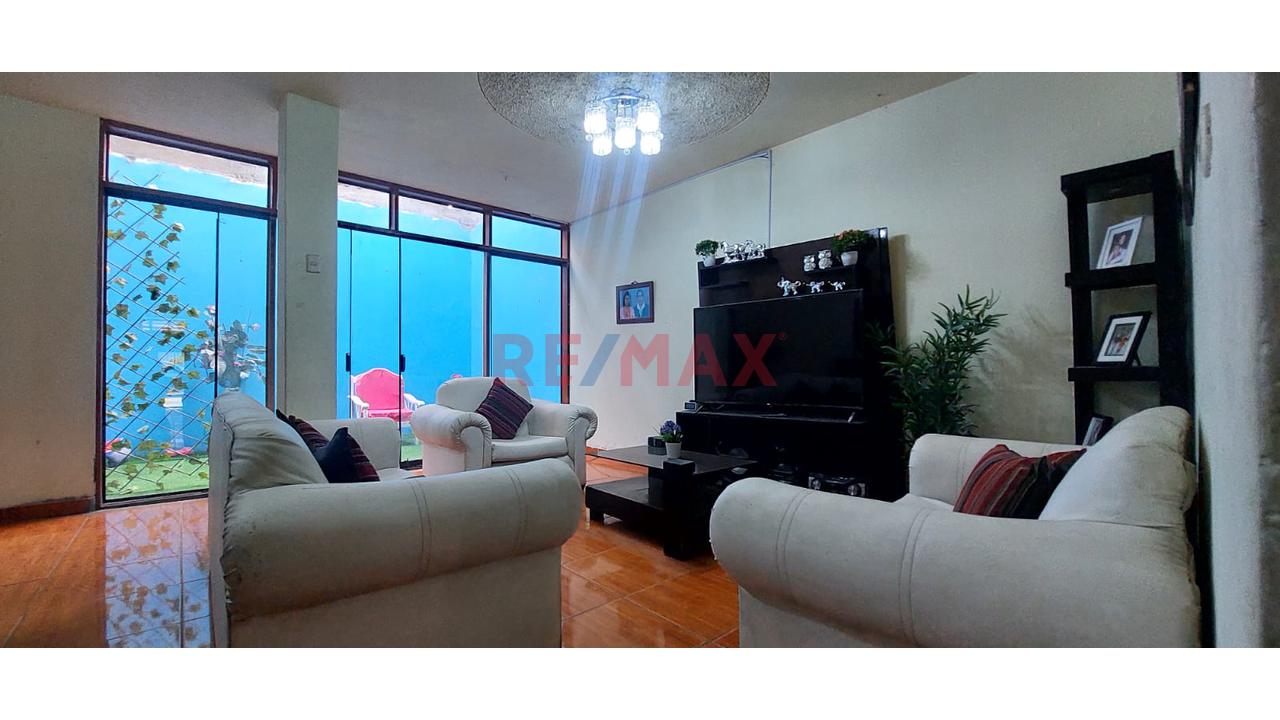 Venta De Casa Frente A Campo Deportivo El Roble Carabayllo