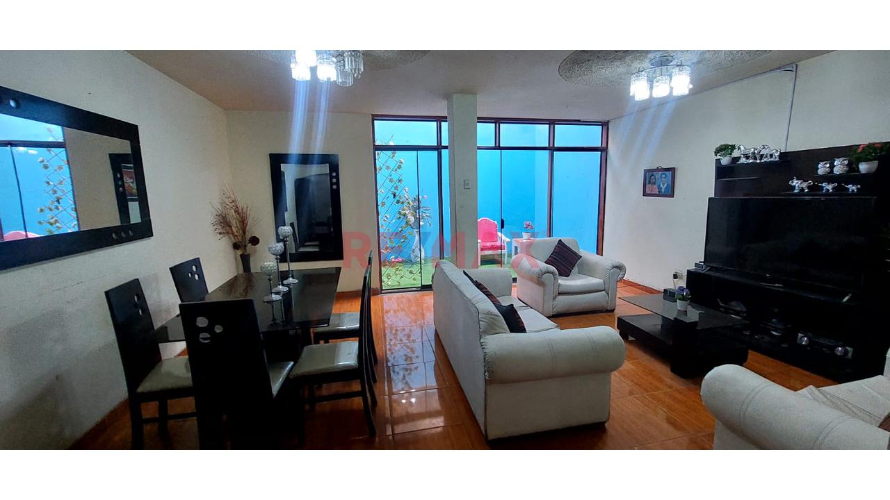 Venta De Casa Frente A Campo Deportivo El Roble Carabayllo — foto 13