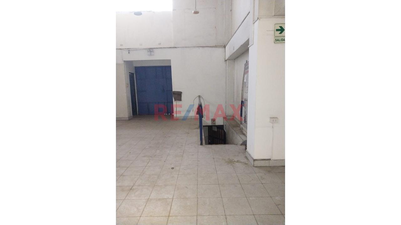 Se Alquila Amplio Local Comercial De 5 Pisos ¡Haz Crecer Tu Negocio En Una Ubicación Estratégica Y De Alto Impacto Comercial! - 3
