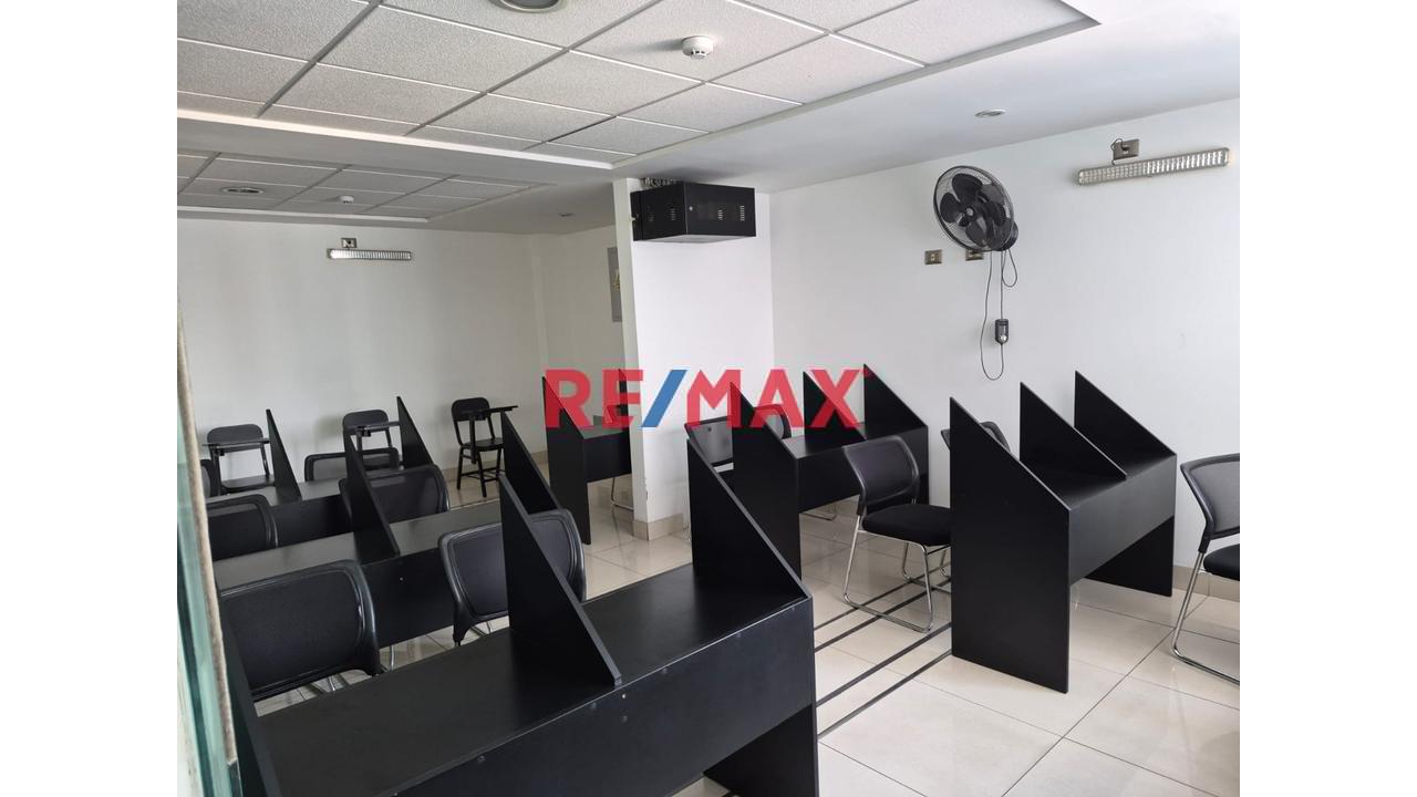 Alquiler De Oficina En Zona Comercial - 1