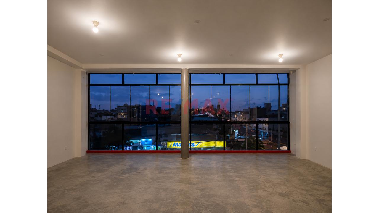 Local Comercial En Venta - 3