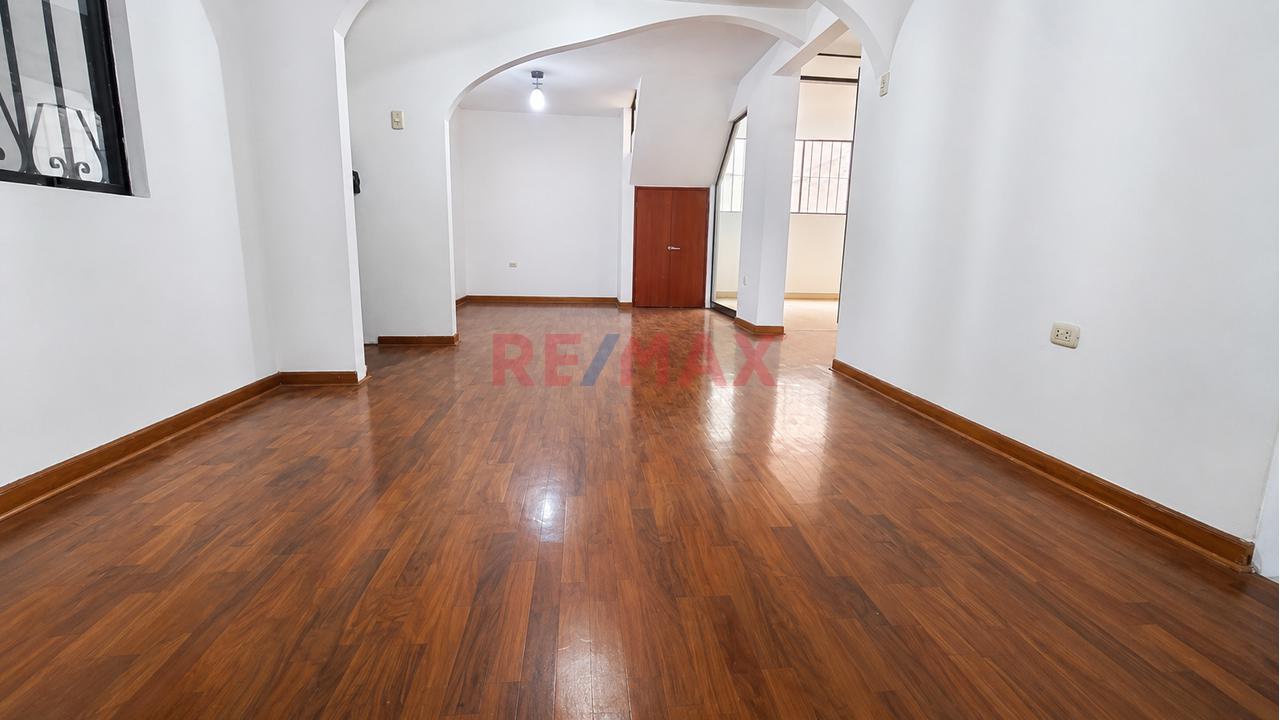 Venta De Departamento En Los Olivos, Urb. Panamericana Norte: Jirón Samanez Ocampo 471. A Solo 20 Metros De Parque Lima