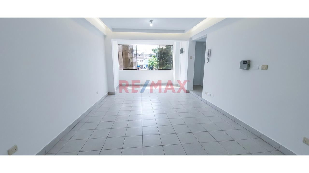 Se Alquila Local Amplio En San Juan De Miraflores *600 M2 *Todo El Edificio *3 Pisos Más Azotea *Ubicación Estratégica ´Sunarp *Municipalidad *Colegios - 4