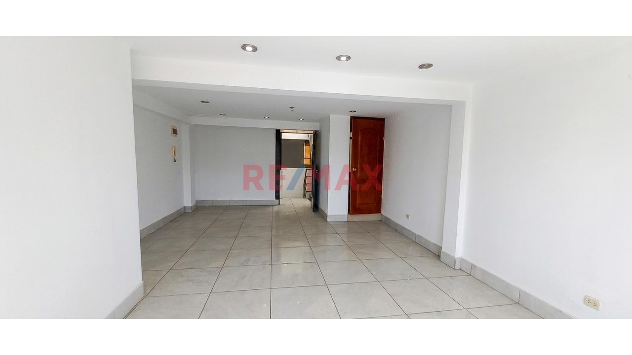 Se Alquila Local Amplio En San Juan De Miraflores *600 M2 *Todo El Edificio *3 Pisos Más Azotea *Ubicación Estratégica ´Sunarp *Municipalidad *Colegios - 19
