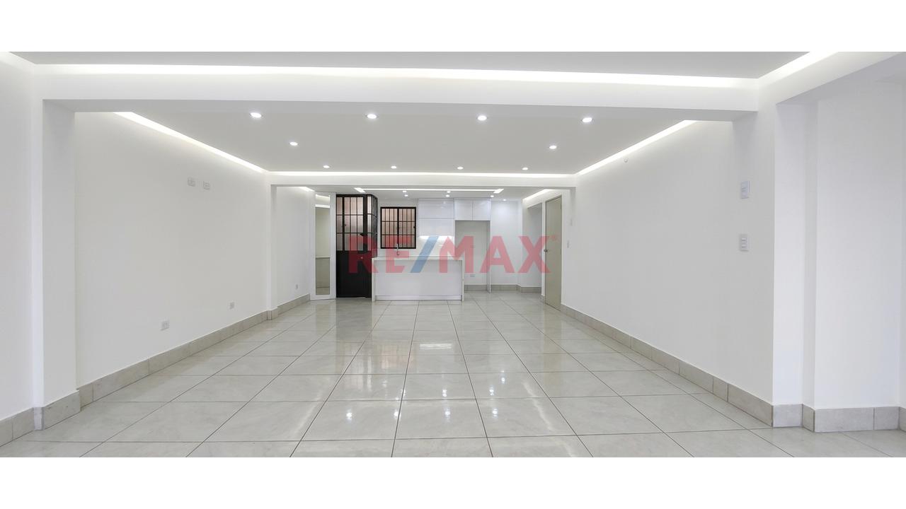 Se Alquila Local Amplio En San Juan De Miraflores *600 M2 *Todo El Edificio *3 Pisos Más Azotea *Ubicación Estratégica ´Sunarp *Municipalidad *Colegios - 17
