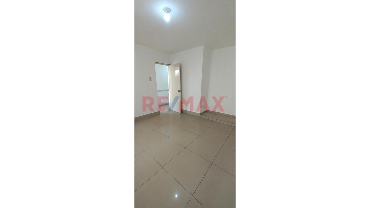Se Alquila Local Amplio En San Juan De Miraflores *600 M2 *Todo El Edificio *3 Pisos Más Azotea *Ubicación Estratégica ´Sunarp *Municipalidad *Colegios - 20