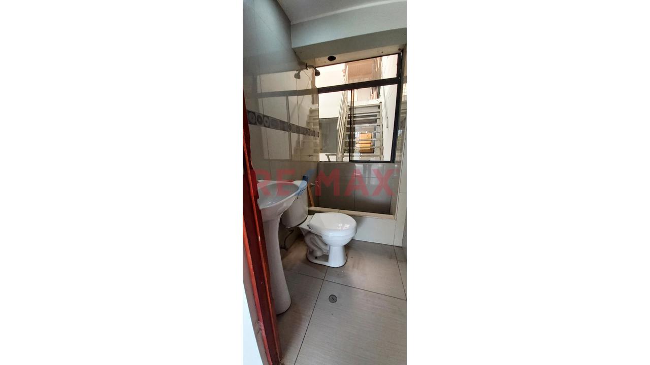 Se Alquila Local Amplio En San Juan De Miraflores *600 M2 *Todo El Edificio *3 Pisos Más Azotea *Ubicación Estratégica ´Sunarp *Municipalidad *Colegios - 14
