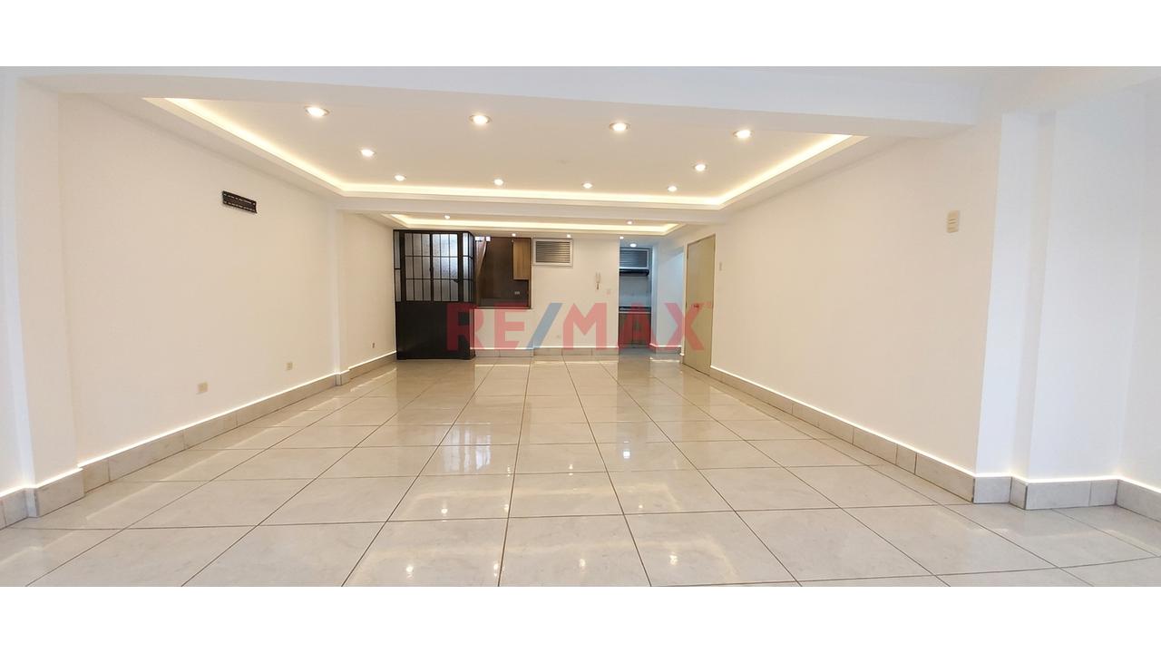 Se Alquila Local Amplio En San Juan De Miraflores *600 M2 *Todo El Edificio *3 Pisos Más Azotea *Ubicación Estratégica ´Sunarp *Municipalidad *Colegios - 12