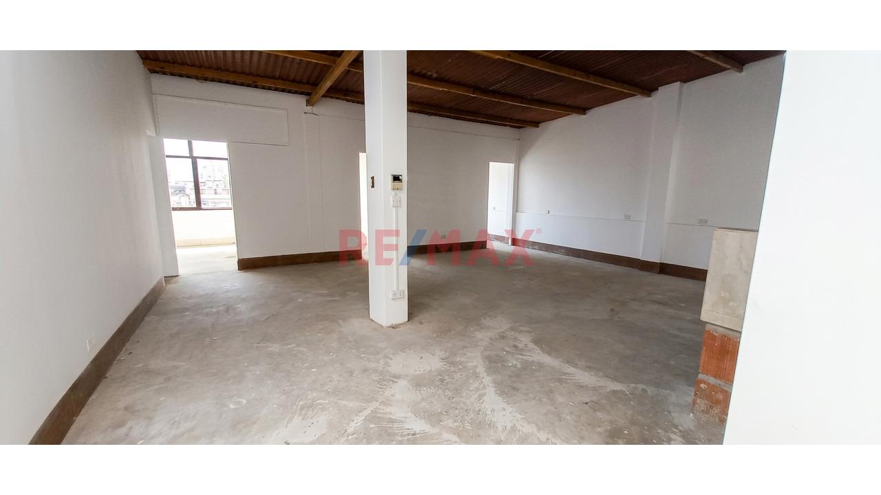 Se Alquila Local Amplio En San Juan De Miraflores *600 M2 *Todo El Edificio *3 Pisos Más Azotea *Ubicación Estratégica ´Sunarp *Municipalidad *Colegios - 21