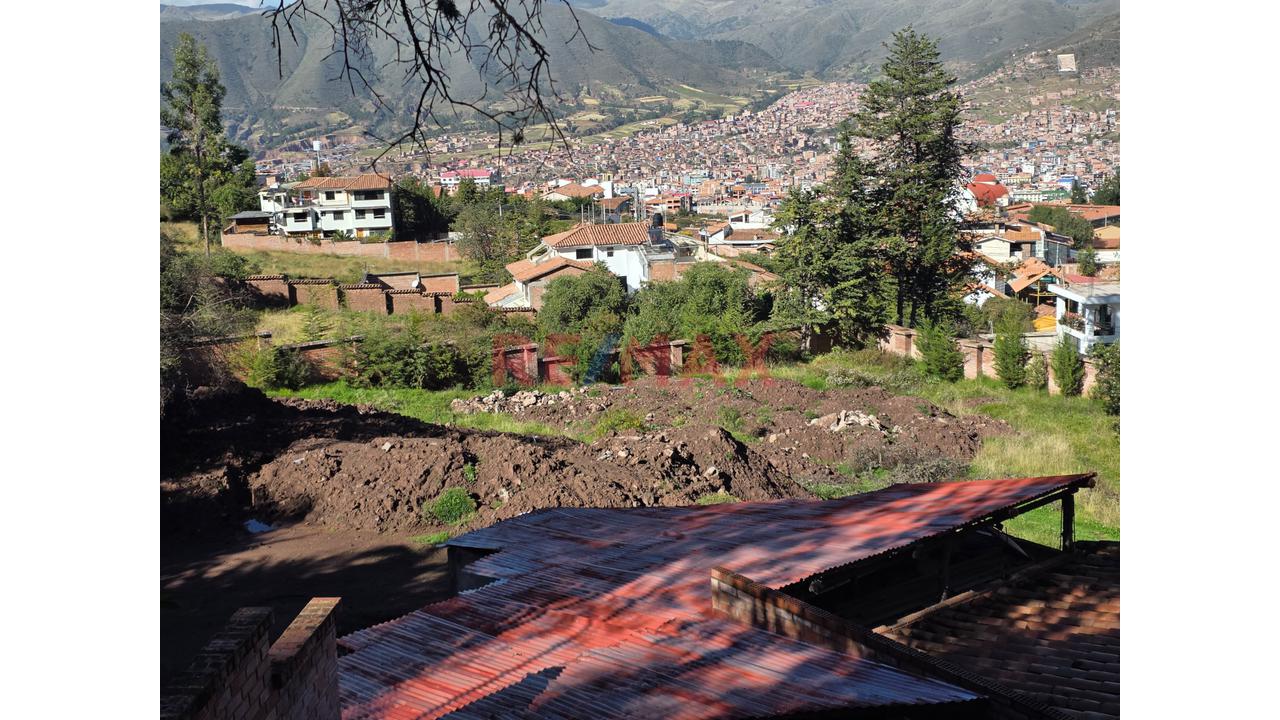 Venta De Amplio Terreno De 1,621.77M² En Urb. Santa María – Cusco - 3