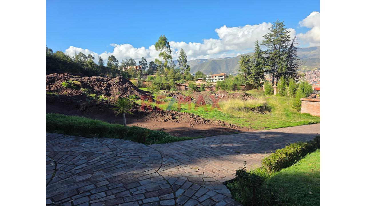 Venta De Amplio Terreno De 1,621.77M² En Urb. Santa María – Cusco - 2