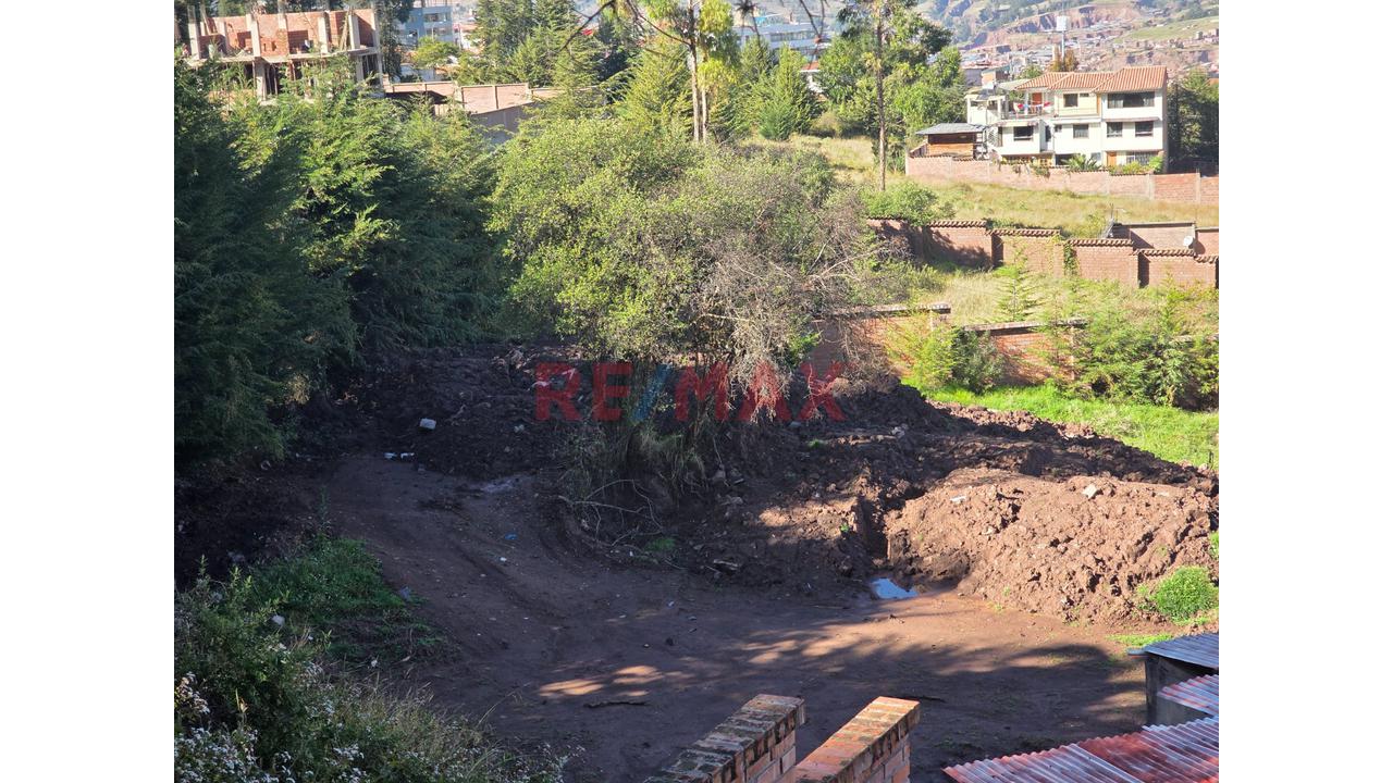Venta De Amplio Terreno De 1,621.77M² En Urb. Santa María – Cusco - 10