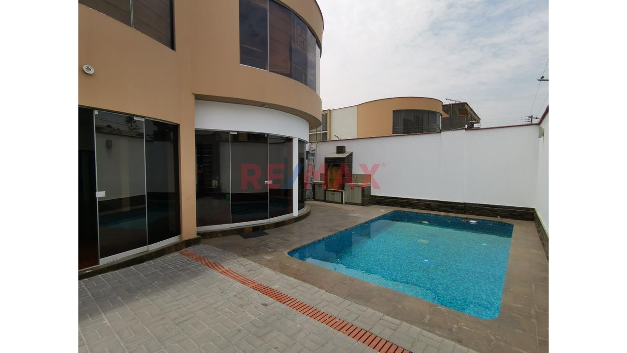 Venta De Exclusiva Casa En Sol De La Molina Con Piscina, 4 Suites Y Finos Acabados – 380 M² - 2