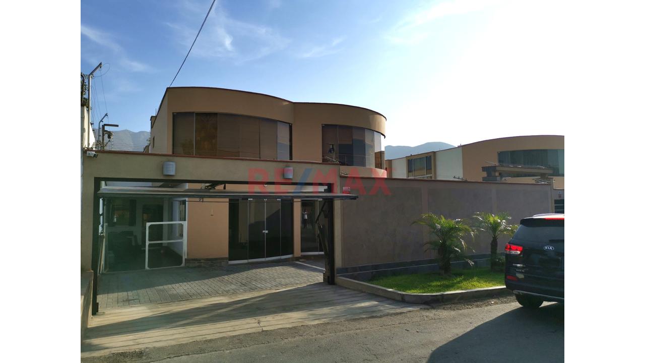 Venta De Exclusiva Casa En Sol De La Molina Con Piscina, 4 Suites Y Finos Acabados – 380 M² - 10