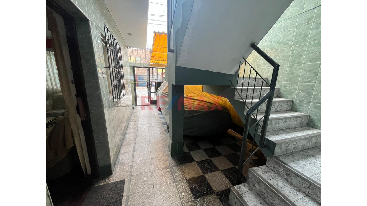 Venta Casa De 4 Pisos Mas Azotea Y Dos Cocheras — foto 2