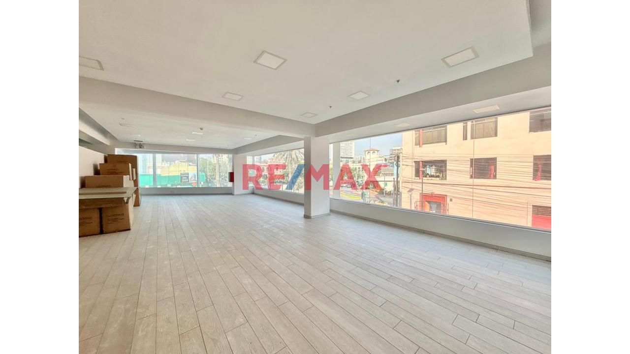 Local Comercial De 2,3 Y 4To Piso En Esquina Ovalo De San Isidro - 7