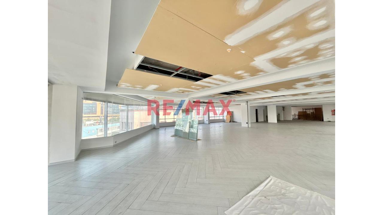 Local Comercial De 2,3 Y 4To Piso En Esquina Ovalo De San Isidro - 8