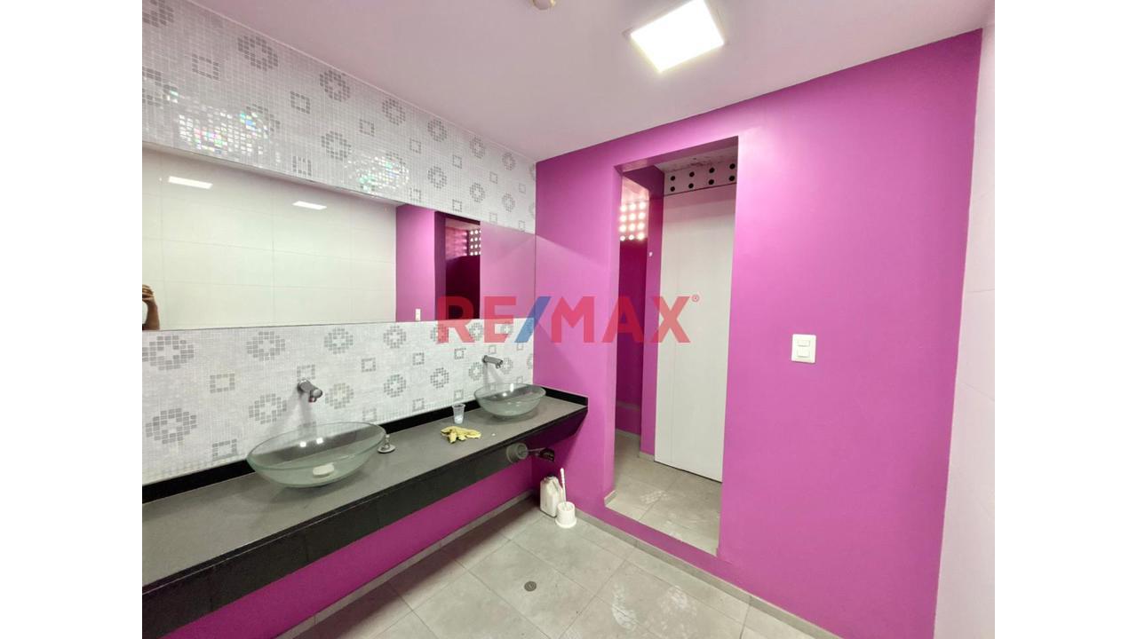 Local Comercial De 2,3 Y 4To Piso En Esquina Ovalo De San Isidro - 12