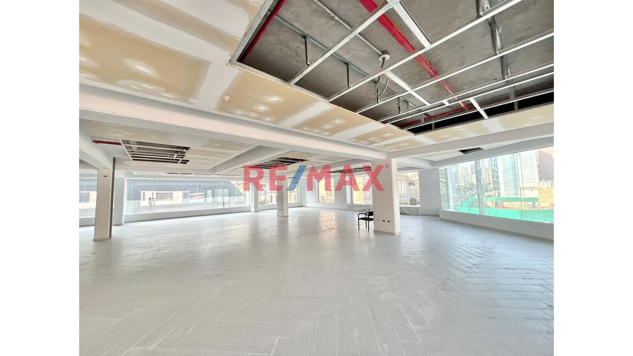 Local Comercial De 2,3 Y 4To Piso En Esquina Ovalo De San Isidro - 3