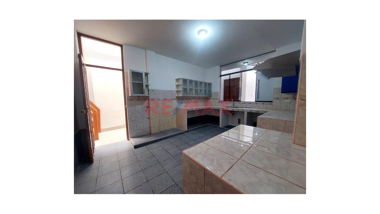 🏡 ¡Se Vende Amplia Casa En Venta En Urb. Patazca! 🏡 — foto 8